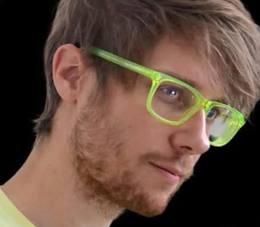 Steven in his green glasses